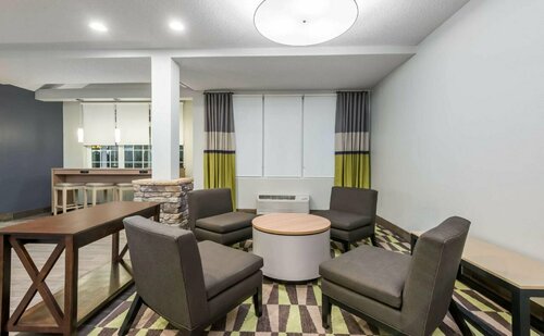 Microtel Inn & Suites By Wyndham New Martinsville, Varaa Hotelli New Martinsville Länsi-Virginia