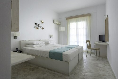 Hotel 28, Prenota Hotel Kamari Paro