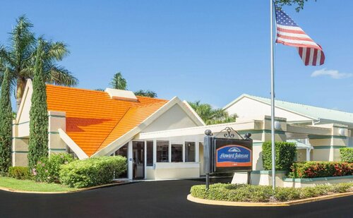 Howard Johnson by Wyndham Vero Beach / Downtown, Book Hotel Vero Beach Florida