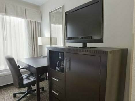 Comfort Inn & Suites Saint Louis Lafayette Square, Забронировать Отель Сент-Луис Миссури, рядом с Парк Compton Hill Reservoir
