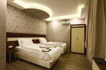 Azd House Hotel