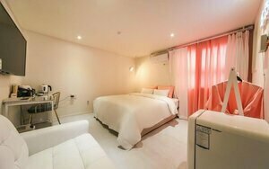 Hotel Momo Juice