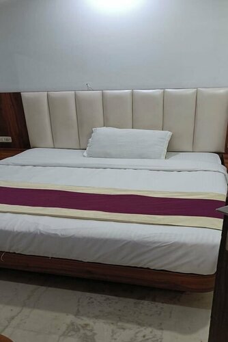Hotel Gush International, Забронировать Отель Отели Нью-Дели с парковкой, рядом с Rural Electrification Corporation Limited, Парковка