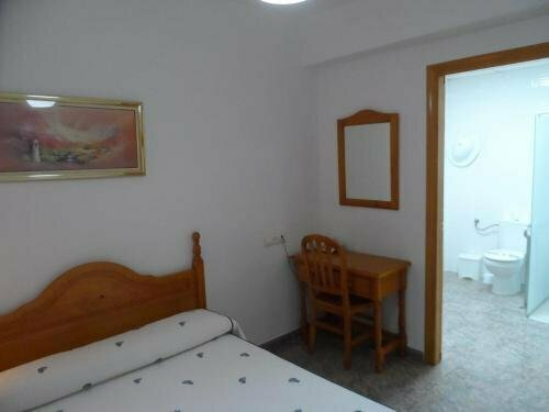 Hotel Restaurante Casa Grande, Забронировать Отель Баса Granada Province