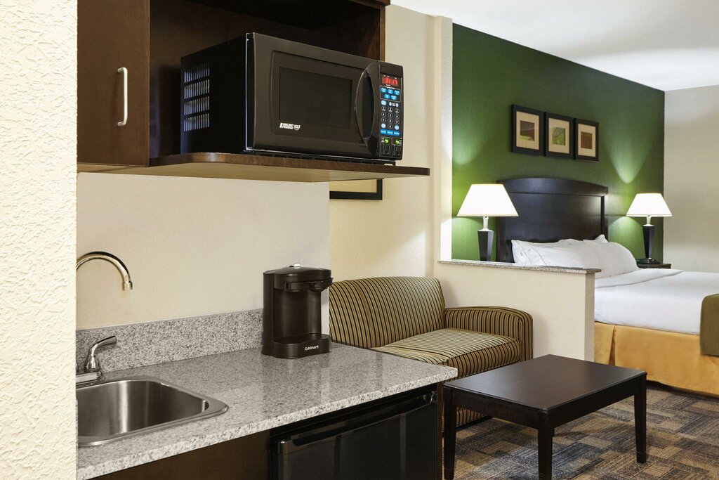 Holiday Inn Express & Suites Pekin