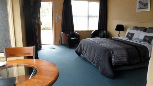 Red Tussock Motel, Забронировать Мотель Те-Анау Fiordland