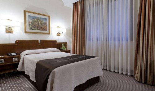 Hotel Liabeny, Забронировать Отель Отели Мадрида с парковкой, рядом с Трибуналь, Парковка