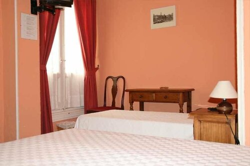 Hostal Hispalense, Забронировать Хостел Хостелы Мадрида, рядом с Здание Grassy, Хостел