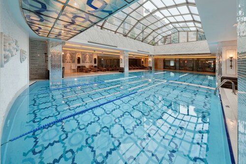 CVK Hotels & Resorts Park Bosphorus Istanbul, Varaa Hotelli Beyoglu hotellit, joissa on uima-allas, lähellä Cihangir Square, Uima-allas