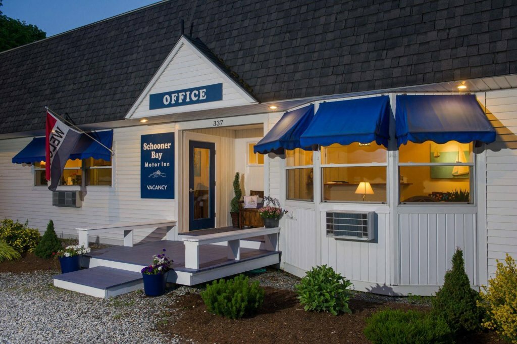 Schooner Bay Motor Inn
