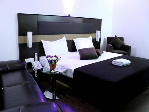 Hotel The Home, Забронировать Отель Соманур 