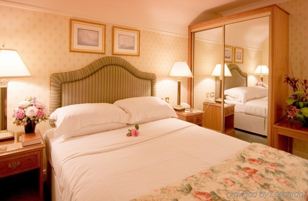 Elmers Court Hotel