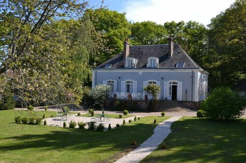 Hôtel les Grands Chênes, Boek Hotel Saint-Fargeau Yonne