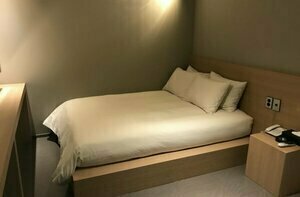 Happy Day Hotel, Забронировать Отель Чеджу Остров Чеджудо, рядом с Торговый центр E-Mart в Синджеджу