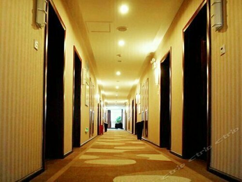 Jinghong Tianda Hotel, Забронировать Отель Отели Цзинхун 3 звезды, рядом с Manting Park, 3*