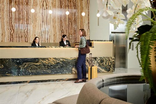 Aura City Hotel, Забронировать Отель Отели Перми с парковкой, рядом с Пермский академический театр оперы и балета, Парковка