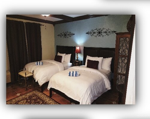 Tuscan Springs Hotel & Spa, Забронировать Курортный отель Курортные отели Дезерт-Хот-Спрингса, Курортный отель