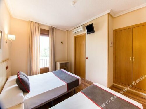 Hostal Rural El Caño by Vivere Stays, Забронировать Хостел Альпедрете Sierra de Guadarrama