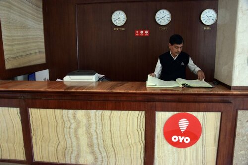 OYO 10706 Hotel Siddhartha, Забронировать Отель Отели штата Уттар-Прадеша с парковкой, Парковка