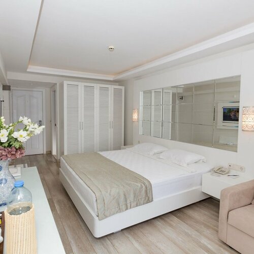 Mavi Deniz Otel - All Inclusive, Забронировать Курортный отель Отели Турунч с бассейном, Бассейн