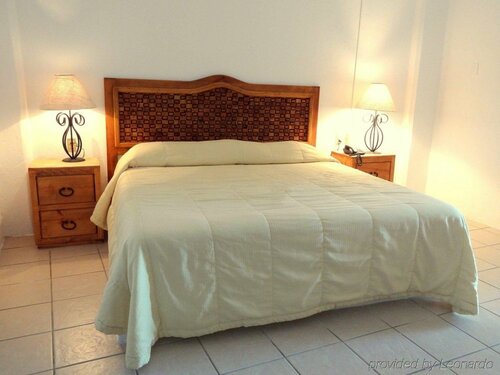 Emperador Vallarta Beachfront Hotel and Suites, Забронировать Отель Пуэрто-Вальярта Халиско