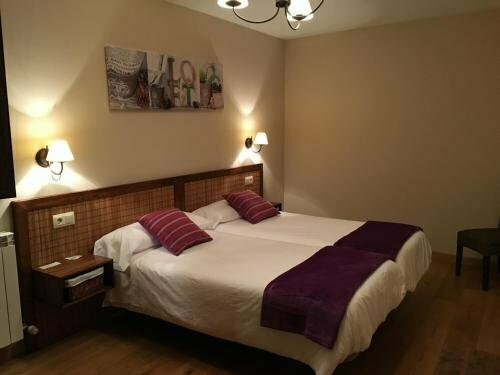 Hostal Otsoa, Buchen Sie Hotel Ezcároz Irati Forest