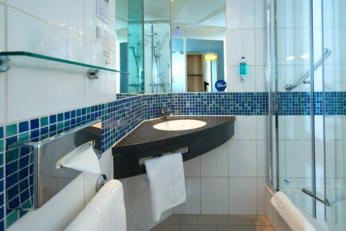 Holiday Inn Express Stevenage by IHG, Забронировать Отель Стивенидж Хартфордшир
