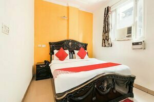 Oyo 44081 Hotel Royal Holidays