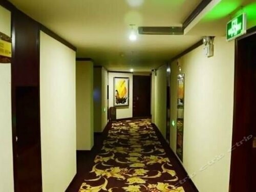 Qin  Hai International Hotel, Prenota Hotel Hotel a Gansu con parcheggio, Parcheggio