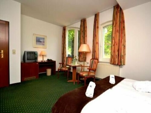 Hotel am Rugard, Забронировать Отель Отели земли Мекленбург-Передней Померания с парковкой, Парковка