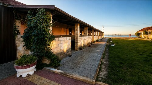 Гранит, Забронировать Курортный отель Отели Голубицкой с парковкой, Парковка