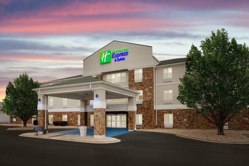 Holiday Inn Express & Suites Pekin
