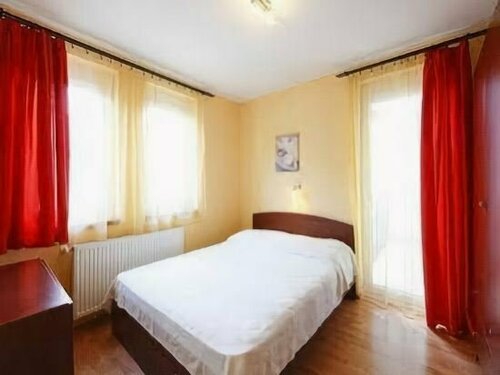 Centrum Apartmanház, Забронировать Отель Хевиз Зала, рядом с Церковь Сердца Христова