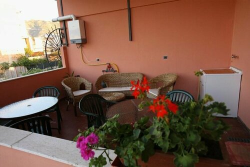 Arcobaleno Guest House Pellaro, Book Bed and Breakfast Hotels in Pellaro with Parking, Parking