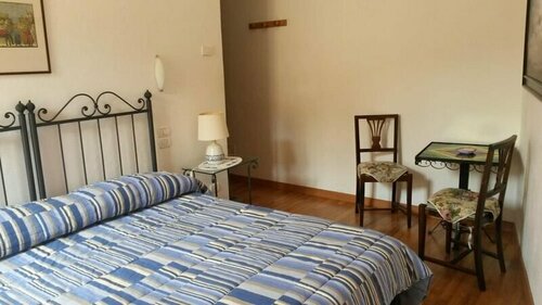 Camere Carli, Забронировать Отель Ассизи Умбрия, рядом с Церковь Святой Клары