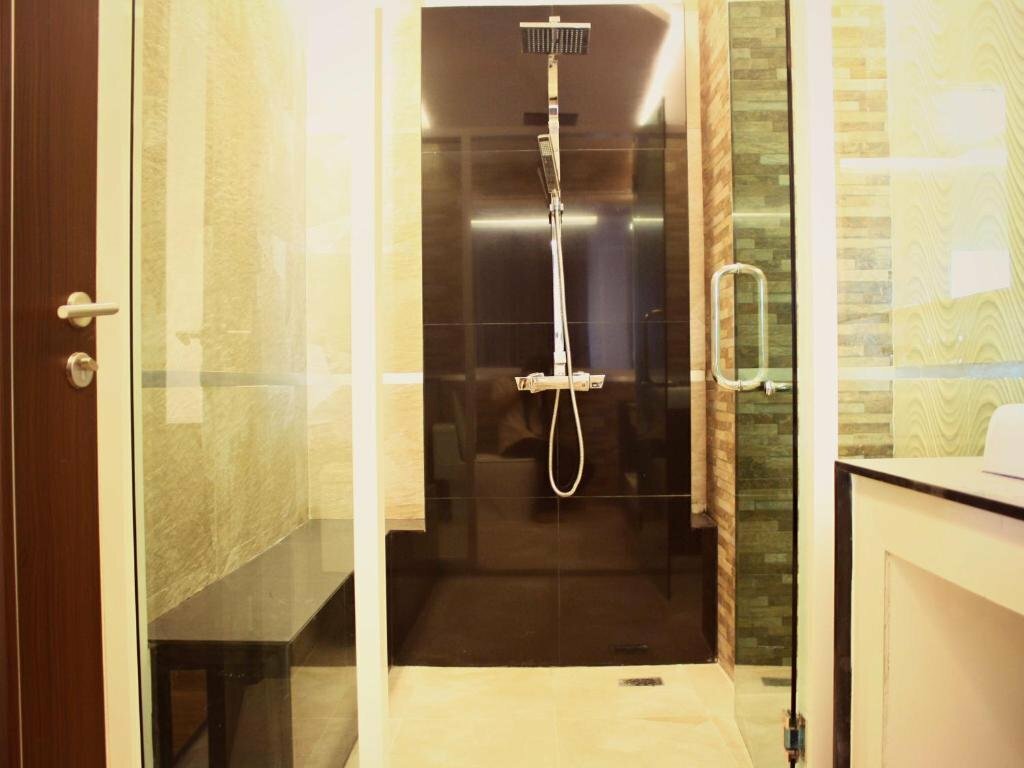 Phi Phi Cliff Beach Resort