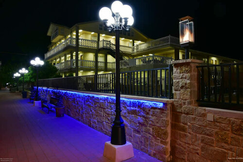 Sunday House Inn and Suites, Забронировать Отель Отели в центре Фредериксберг с завтраком, отели в центре Фредериксберг с завтраком