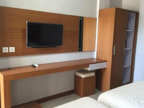 Tom Guest House, Забронировать Гостевой дом Отели в центре Легиан, в центре, Завтраки, Парковка