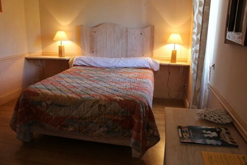 Les Trèfles, Book Hotel Hoteller i Rhône-Alps med parkering, Parkering