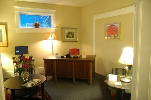 Douglas Guest House, Забронировать Гостевой дом Ванкувер Lower Mainland British Columbia