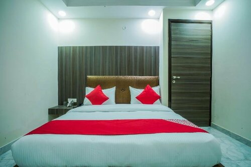 OYO 23299 Hotel Royal Orbit, Забронировать Отель Дварка 