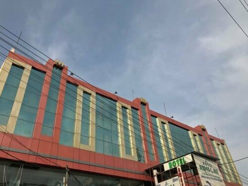 OYO 11061 Hotel Awesome, Забронировать Отель Отели штата Уттар-Прадеша с парковкой, Парковка