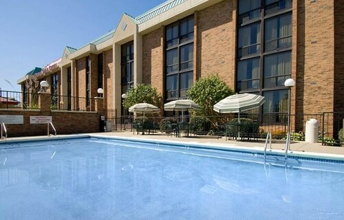 Drury Inn & Suites Louisville East, Забронировать Отель Луисвилл Louisville Metropolitan Area