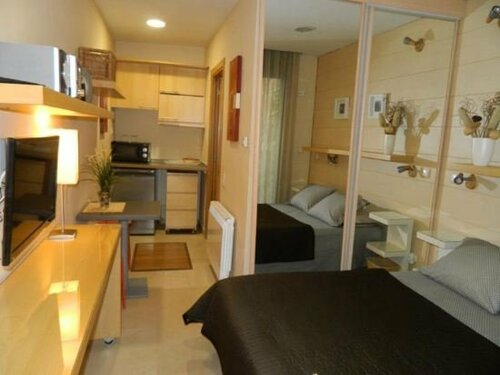 Hostal House, Забронировать Отель Отели и гостиницы Барселоны, рядом с Бадаль, Отель