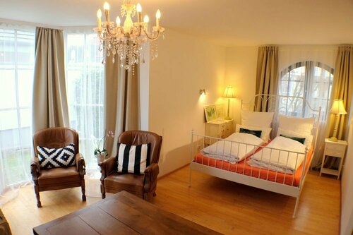 VILLA ORCHARD Frankfurt, Забронировать Вилла Zeilsheim Таунус