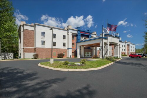Hampton Inn & Suites Berkshires-Lenox, Забронировать Отель  