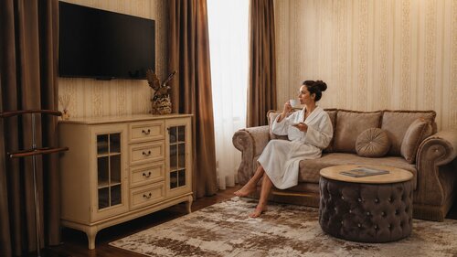 Utro Hotel, Boek Hotel Tsjita 