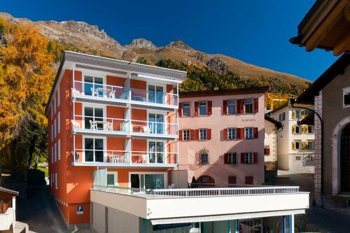 Chesa Quadrella Zimmer mit Kochecke inklusive Bergbahnen im Sommer-ausser Studio, Забронировать Отель Понтрезина Верхний Энгадин