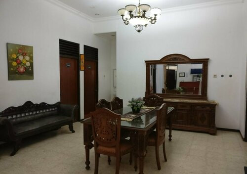 Wisma Liontine, Rezerwuj Pensjonat Hotele w Kalimantan z parkingiem, Parking