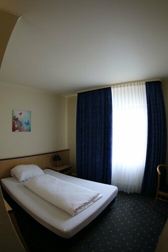 Hotel am Rathaus, Забронировать Отель Отели Мюнстер-Зармсхайм с парковкой, Парковка